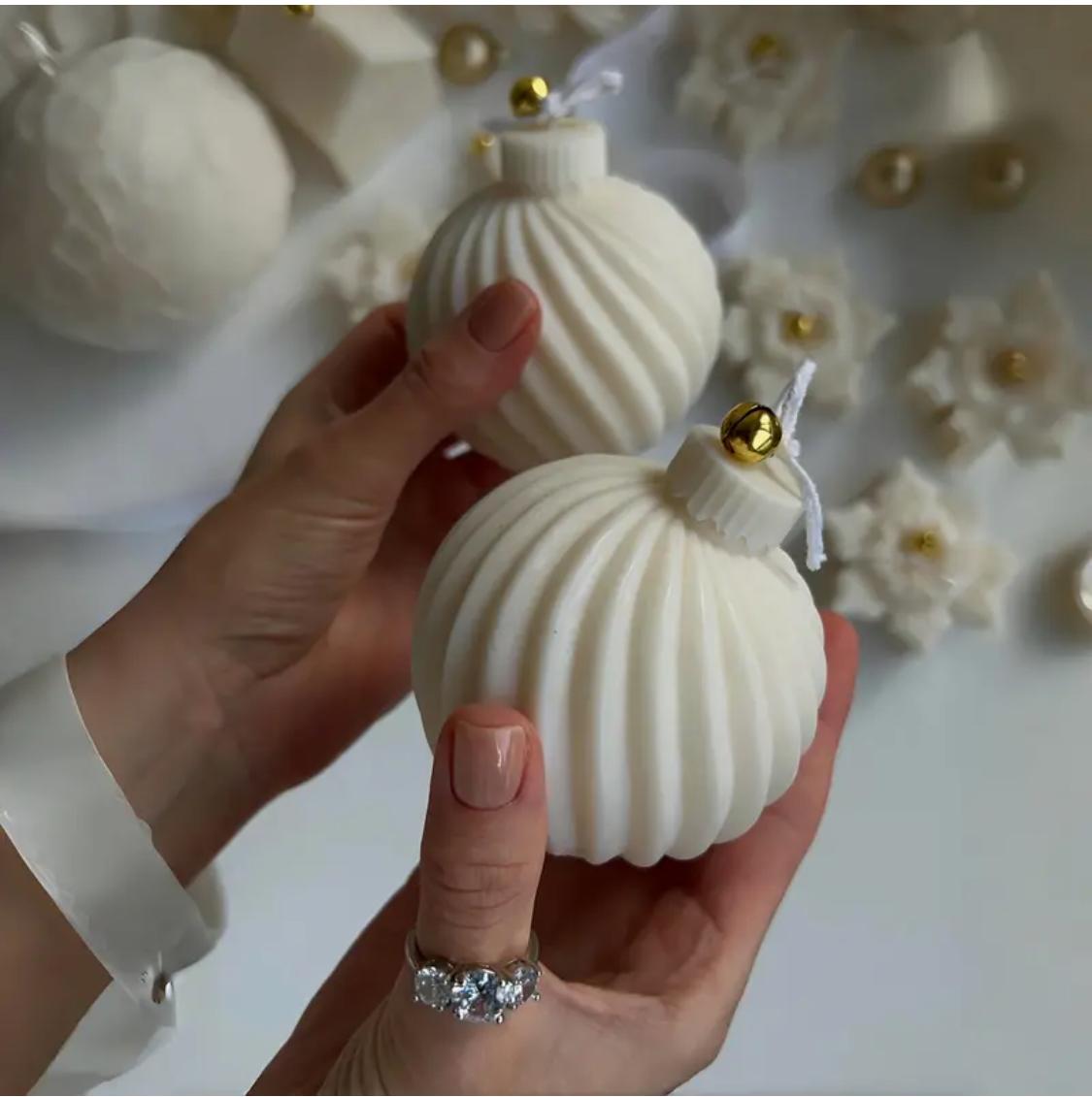 Winter Glow – Christmas Bauble Candle