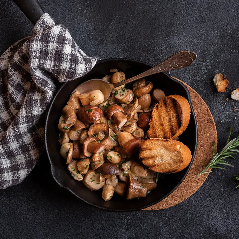 Waldpilze in Pfanne